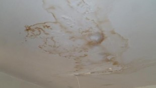 Tavandan Su Akıyor Evin Duvarları Islak